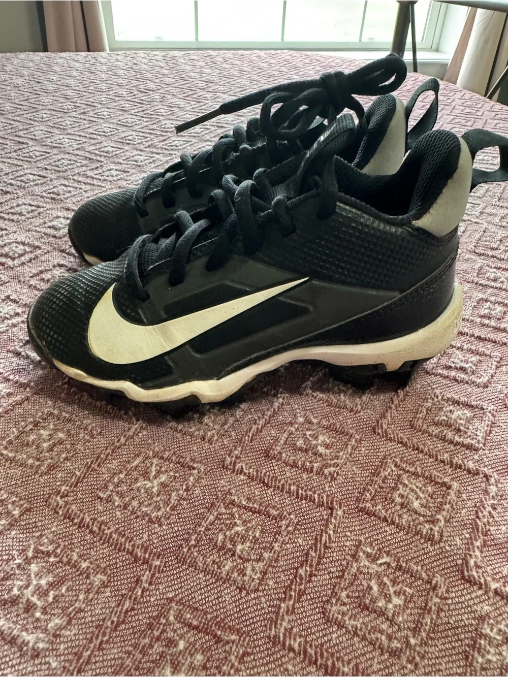 Nike Black Cleats with White Swoosh Size (Toddler) 11.